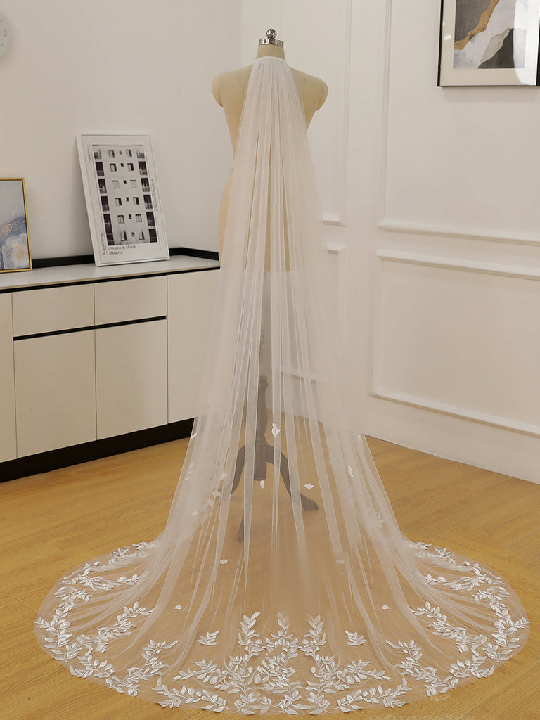 Voile de mariée simple en dentelle à traîne chapelle Roycebridal