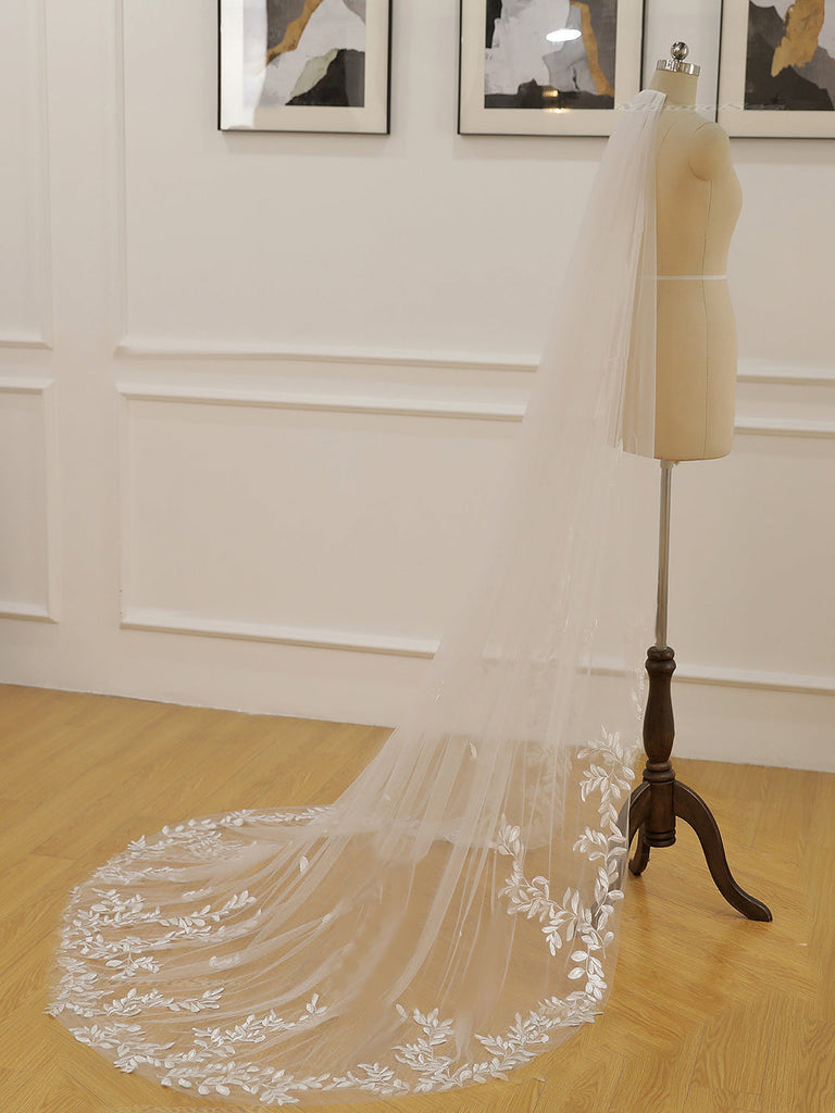 Voile de mariée simple en dentelle à traîne chapelle Roycebridal