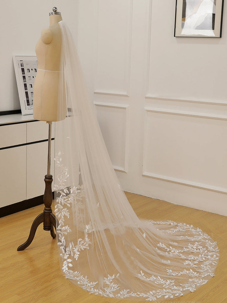 Voile de mariée simple en dentelle à traîne chapelle Roycebridal