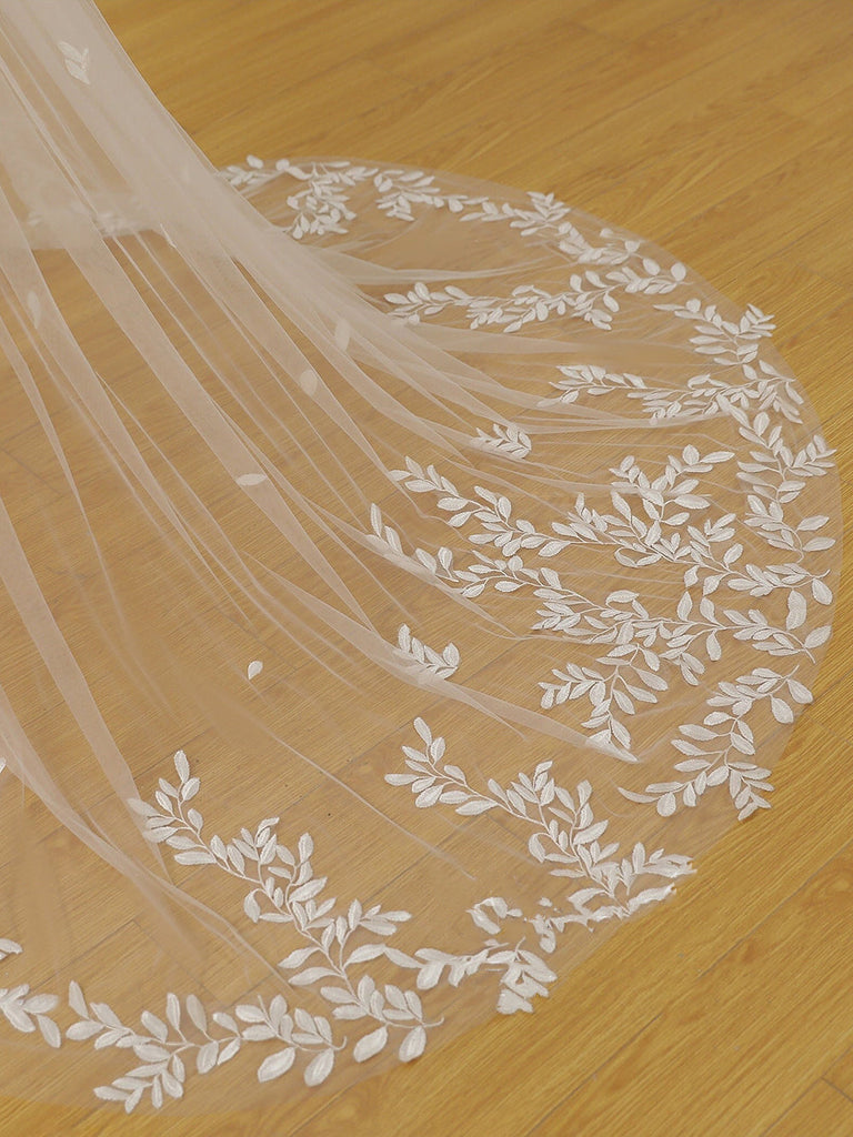 Voile de mariée simple en dentelle à traîne chapelle Roycebridal