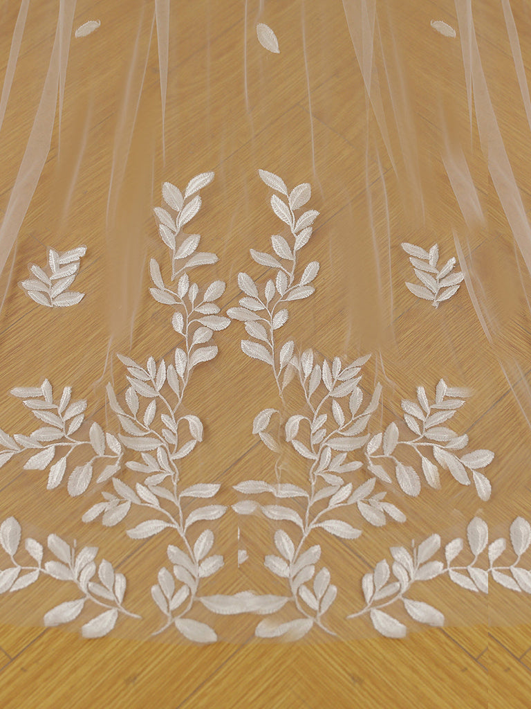 Voile de mariée simple en dentelle à traîne chapelle Roycebridal