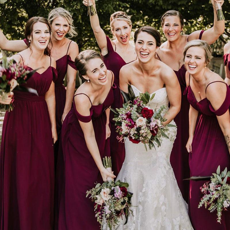 Günstige Chiffon Burgund Brautjungfernkleider Off Shoulder Kleid