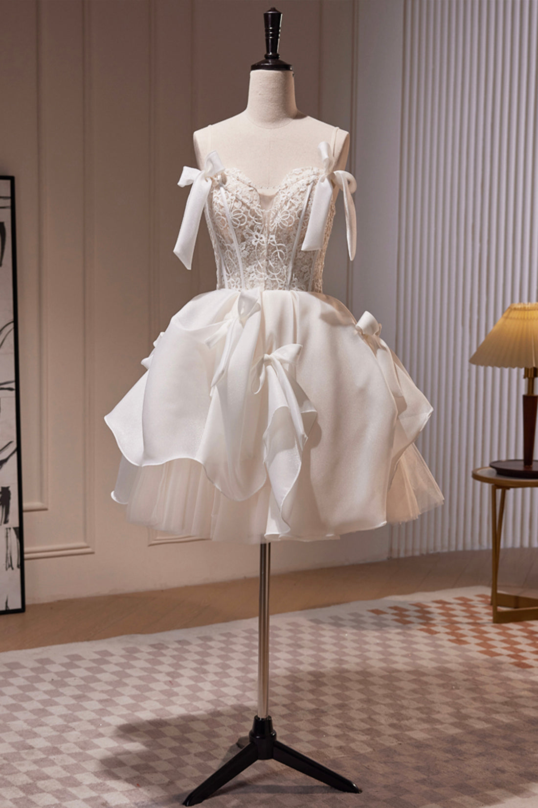 Dani | Robe de soirée courte blanche en dentelle à fines bretelles