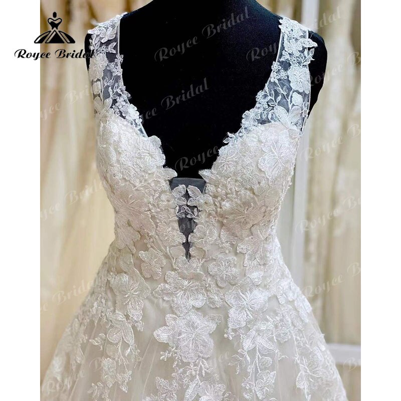 Robe de mariée élégante grande taille, coupe trapèze, dos nu, dentelle, décolleté en V profond, sans manches