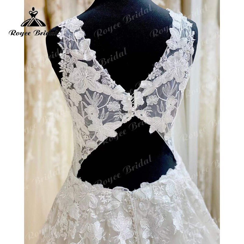 Robe de mariée élégante grande taille, coupe trapèze, dos nu, dentelle, décolleté en V profond, sans manches