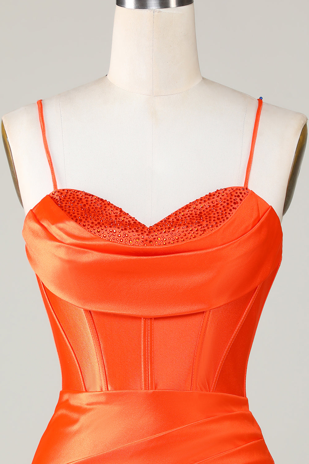 Robe de soirée courte moulante à corset perlé orange scintillant