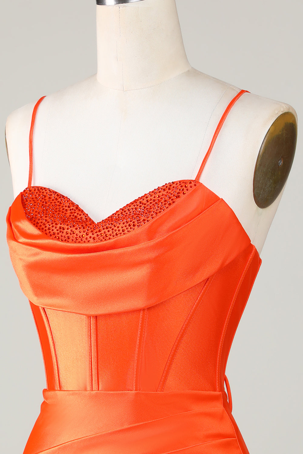 Robe de soirée courte moulante à corset perlé orange scintillant