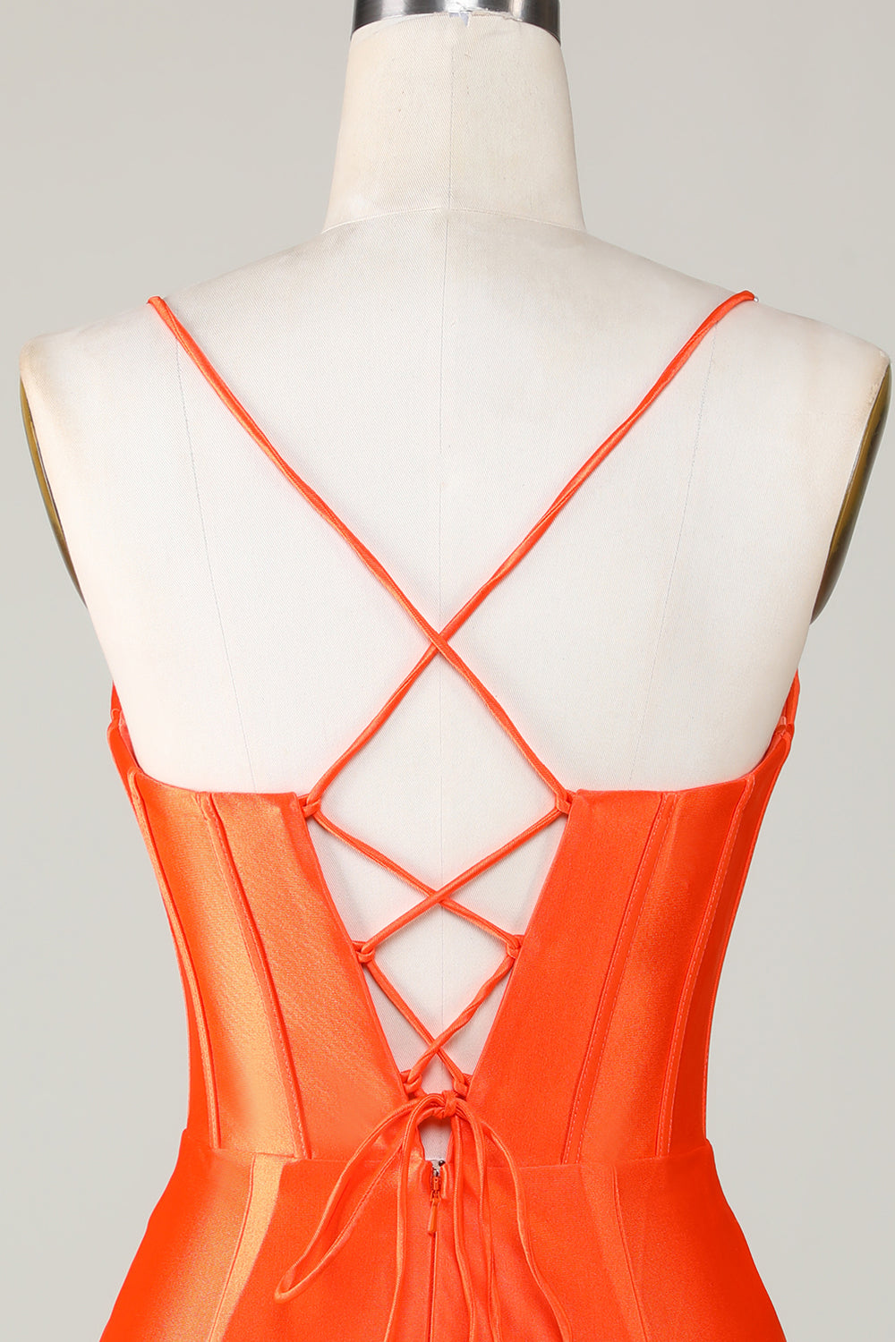 Robe de soirée courte moulante à corset perlé orange scintillant