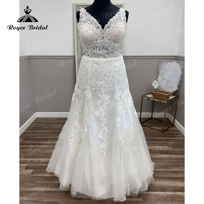 Roycebridal Robe de mariée sirène/trompette grande taille, col en V, appliques en dentelle, dos nu, traîne, élégante, 2025