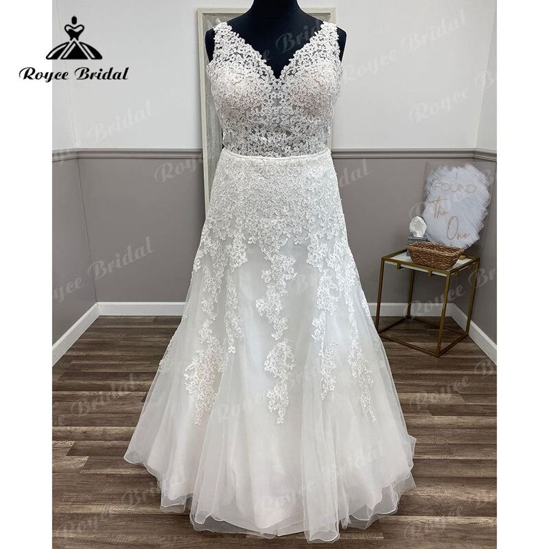 Roycebridal Robe de mariée sirène/trompette grande taille, col en V, appliques en dentelle, dos nu, traîne, élégante, 2025