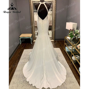 Robe de mariée sirène/trompette en satin style bohème, col licou, traîne à balayage, dos nu, style vintage, style bohème, sur mesure, 2025