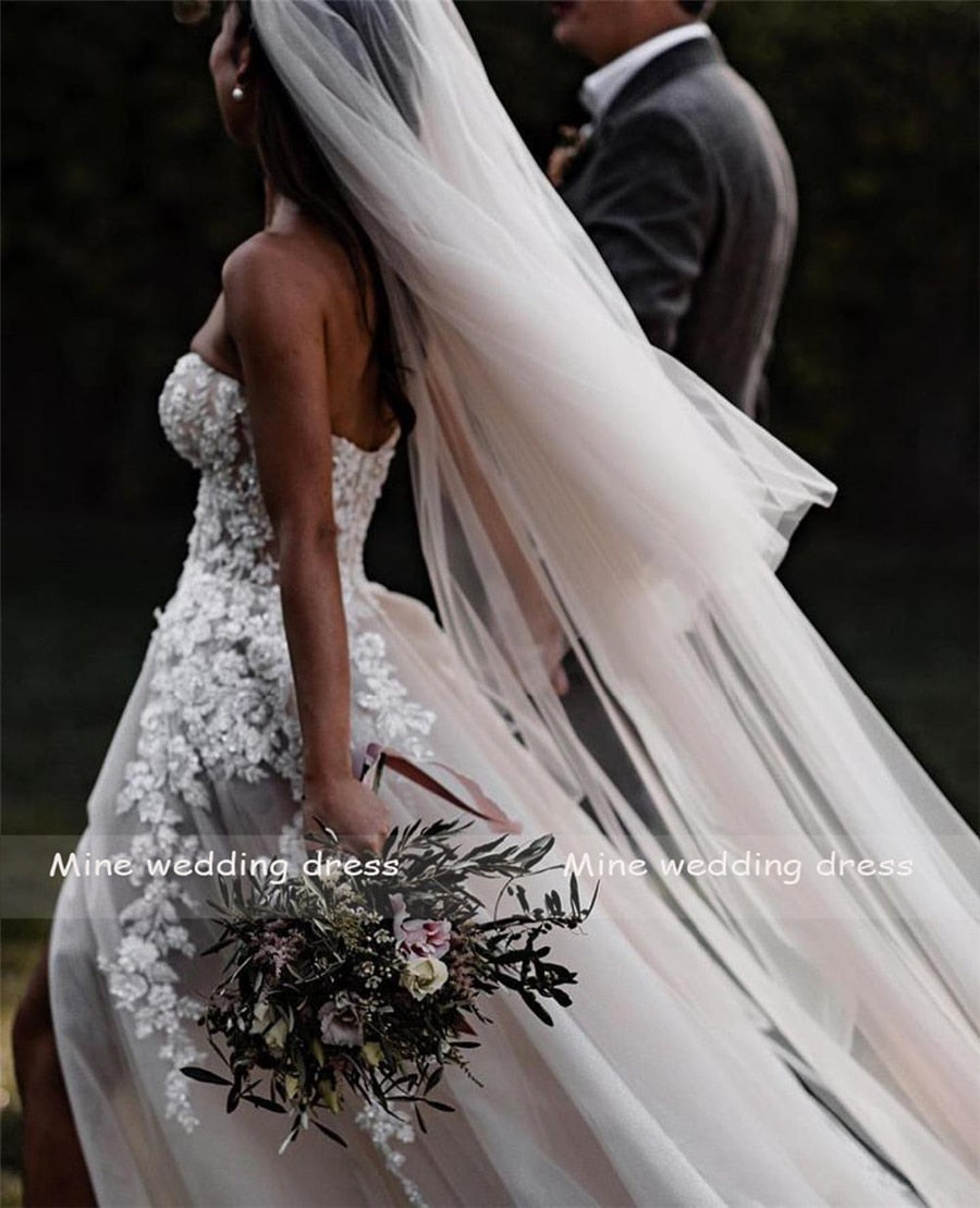 Roycebridal Robe de mariée en dentelle transparente avec appliques florales 3D, sans bretelles, en tulle fendu, gris foncé, argenté, style bohème, avec cristaux