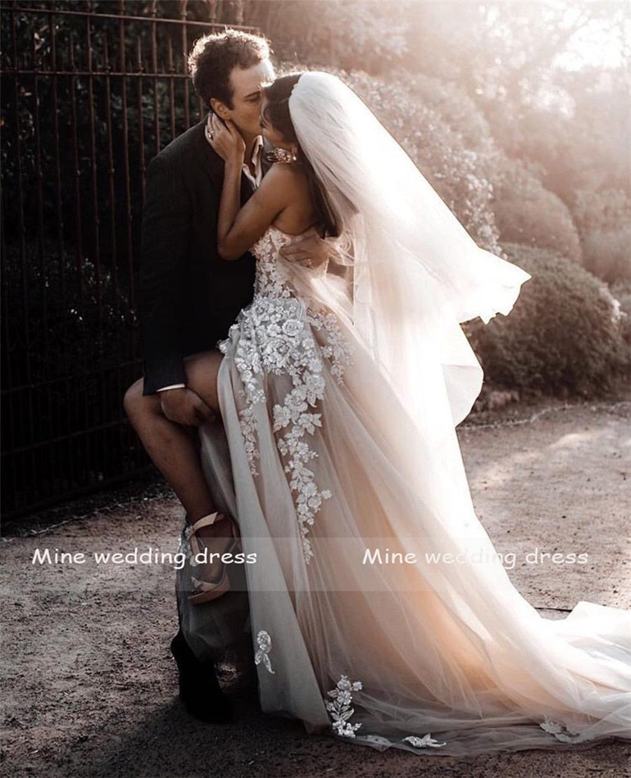 Roycebridal Robe de mariée en dentelle transparente avec appliques florales 3D, sans bretelles, en tulle fendu, gris foncé, argenté, style bohème, avec cristaux