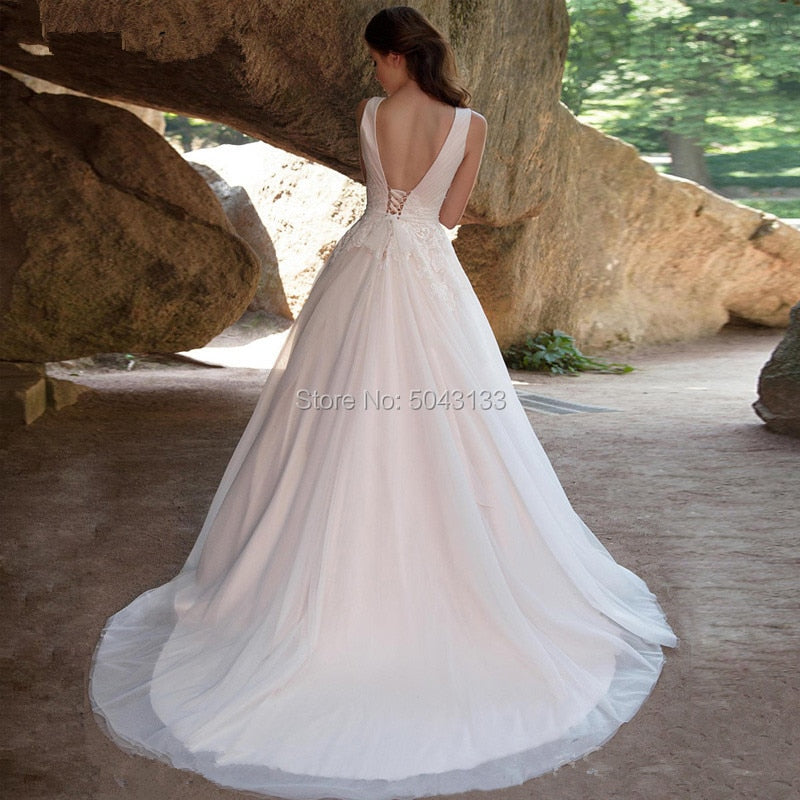 Roycebridal Élégantes robes de mariée en tulle avec appliques Robe de mariée décolleté en V sans manches Robe de mariée de plage