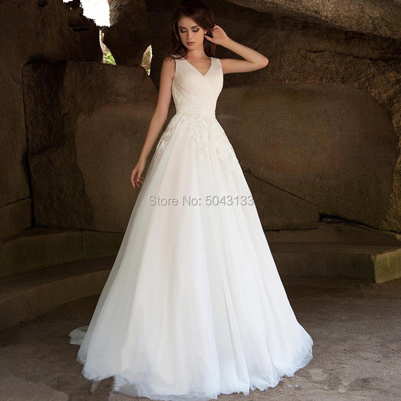 Roycebridal Élégantes robes de mariée en tulle avec appliques Robe de mariée décolleté en V sans manches Robe de mariée de plage