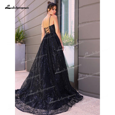 Roycebridal Schwarzes A-Linien-Brautkleid aus Spitze mit herzförmigem Ausschnitt, ärmellos, rückenfrei, mit Schnürung, Schleppe/Pinselzug, Brautkleid mit Spaghettiträgern