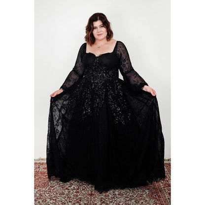 Elegant Sweetheart Neck Long Flare Sleeve Back Lace Up Full Lace A Line Gothic Black Wedding Dress