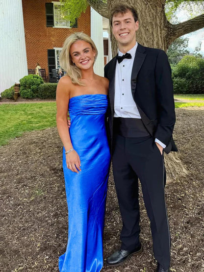 Blaues Neckholder-Abschlussballkleid mit Plissee und Ausschnitten aus Satin in A-Linie