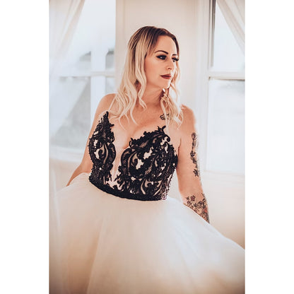 Sexy V Neck Spaghetti Straps Lace Top Tulle A Line Gothic Black Wedding Dress