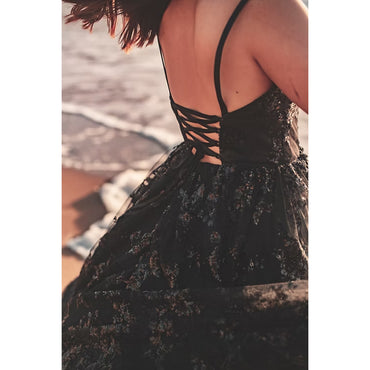 Sexy V Neck Spaghetti Straps Back Lace Up Tulle A Line Gothic Black Wedding Dress
