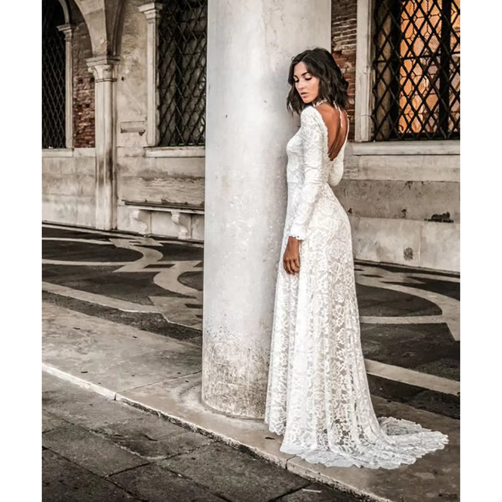 Vestido de fiesta azul con escote halter plisado y satén recortado