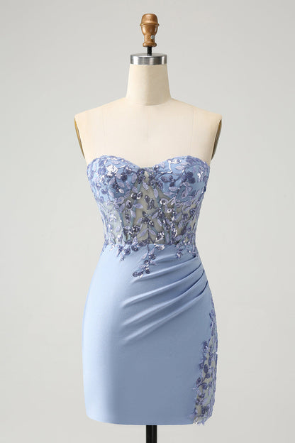 Robe de soirée courte moulante lilas à décolleté en cœur et paillettes