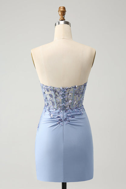 Robe de soirée courte moulante lilas à décolleté en cœur et paillettes