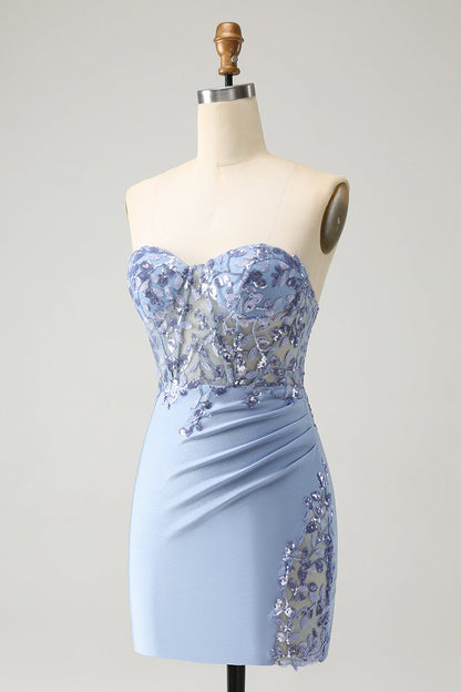 Robe de soirée courte moulante lilas à décolleté en cœur et paillettes