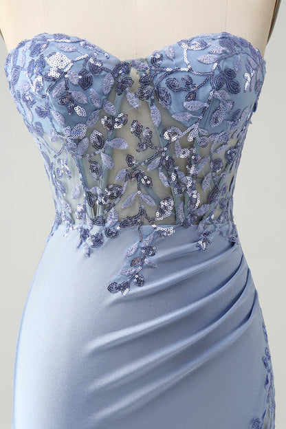 Robe de soirée courte moulante lilas à décolleté en cœur et paillettes