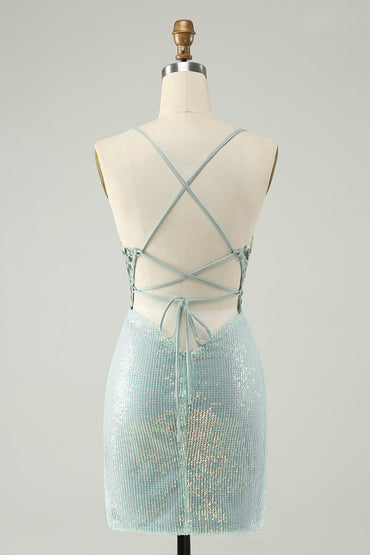 Robe de soirée courte moulante vert poussiéreux scintillante à bretelles spaghetti et paillettes