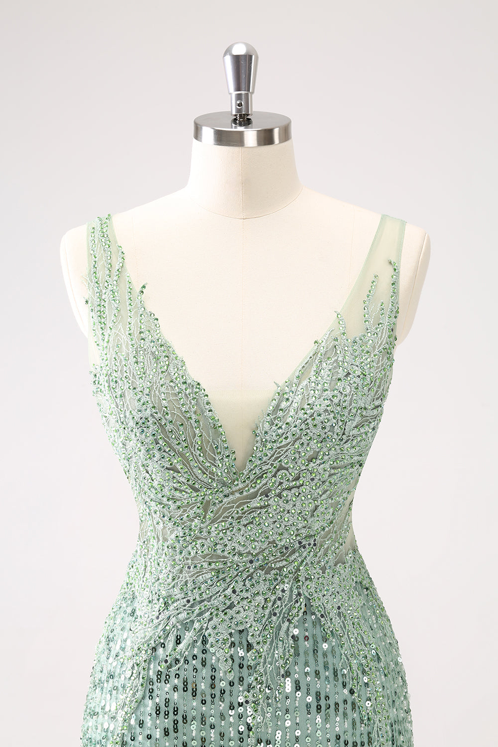 Glitzerndes grünes, figurbetontes, kurzes Homecoming-Kleid mit Pailletten und V-Ausschnitt und Perlen