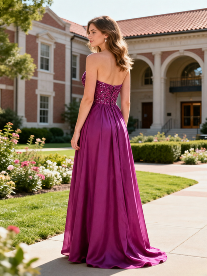 Robe de bal trapèze bleue plissée avec découpe en satin