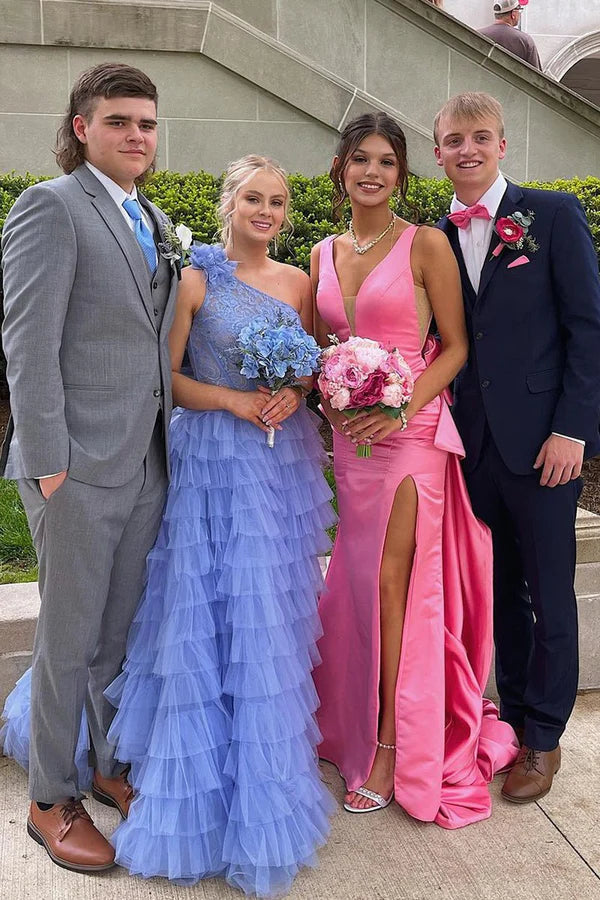 Blaues Neckholder-Abschlussballkleid mit Plissee und Ausschnitten aus Satin in A-Linie