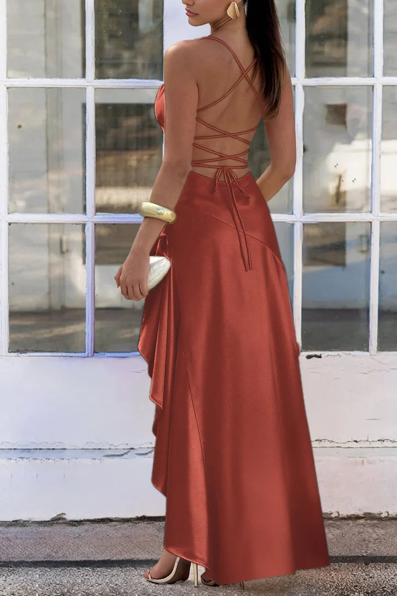 Robe de bal sirène en satin rouille, bretelles spaghetti, volants, haut et bas