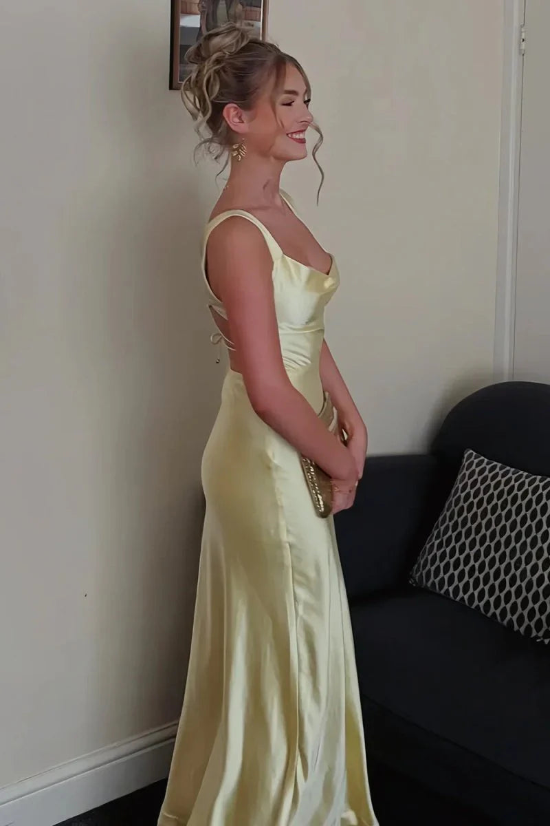 Blaues Neckholder-Abschlussballkleid mit Plissee und Ausschnitten aus Satin in A-Linie