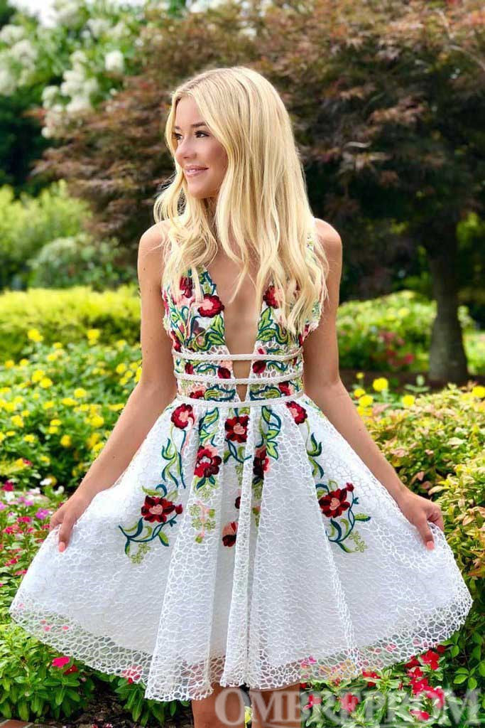Roycebridal Charming V Neck Lace Short Prom Dresses with Embroidery
