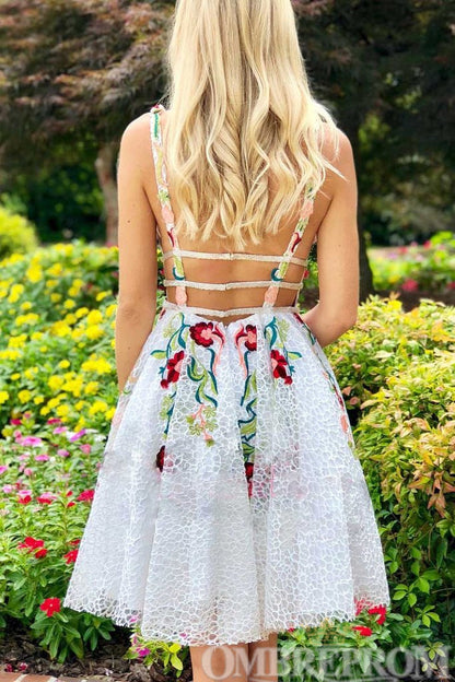 Roycebridal Charming V Neck Lace Short Prom Dresses with Embroidery