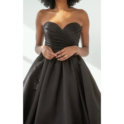 Classic Gothic Black Wedding Dresses Satin Ballgown with Strapless Sweetheart Neckline