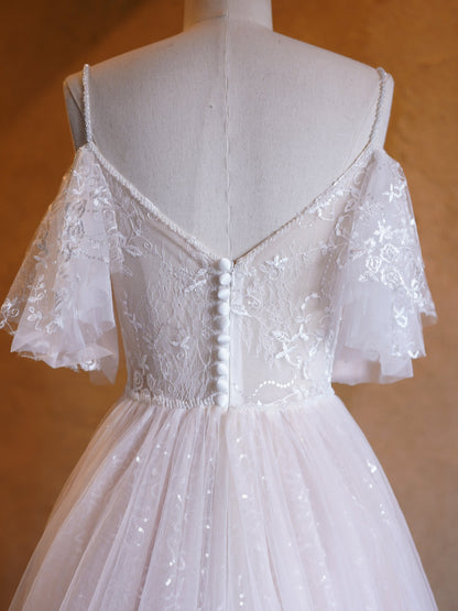 Roycebridal A-line V-neck Pearl Embellished Tulle Lace Floor Length Prom Dresses