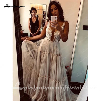 Roycebridal Boho Hippie Wedding Dress  Sleeveless V Neck Chic Styl Whimsical Ruched Skirt Tulle Bridal Gowns Robe de mariee
