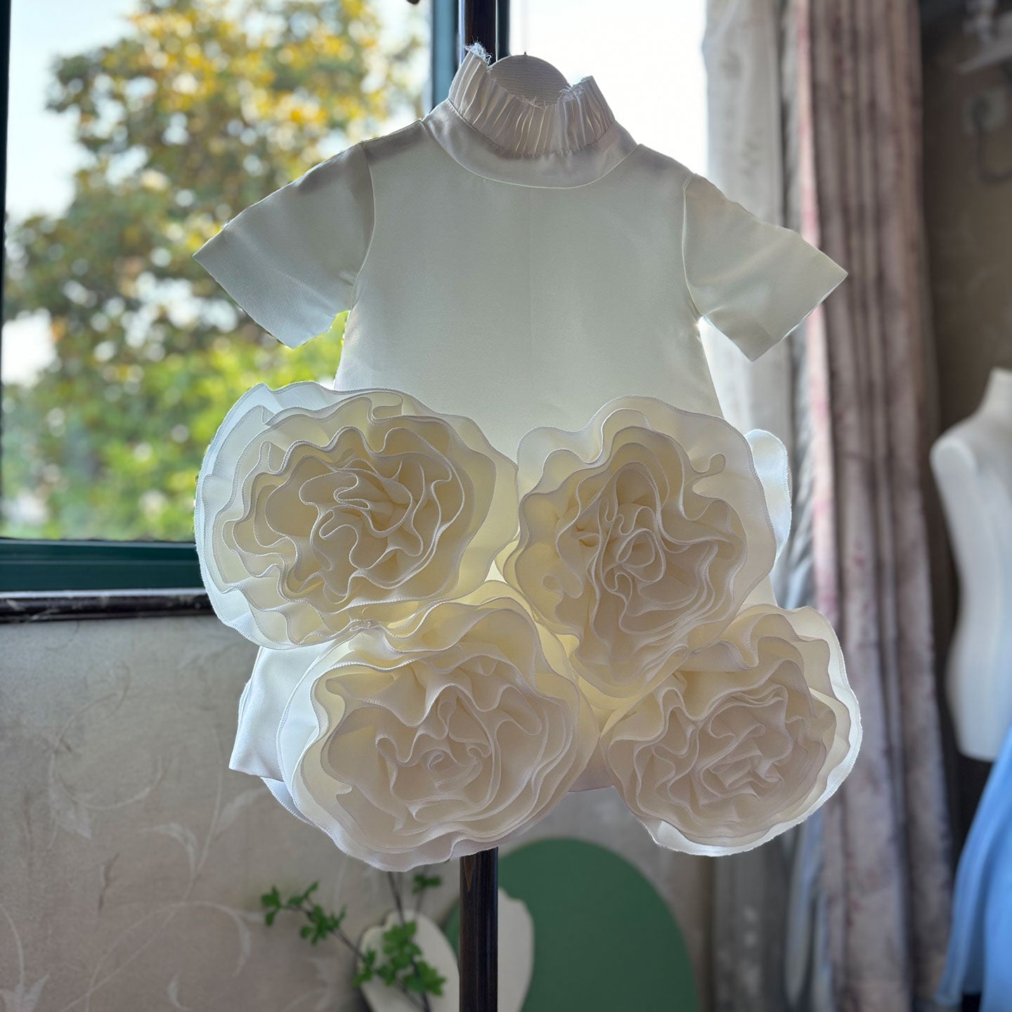 Roycebridal Elegant White Dubai Girl Dress 3D Flowers Arabric Princess Kids Wedding Birthday Party First Communion Gown 2025 J166