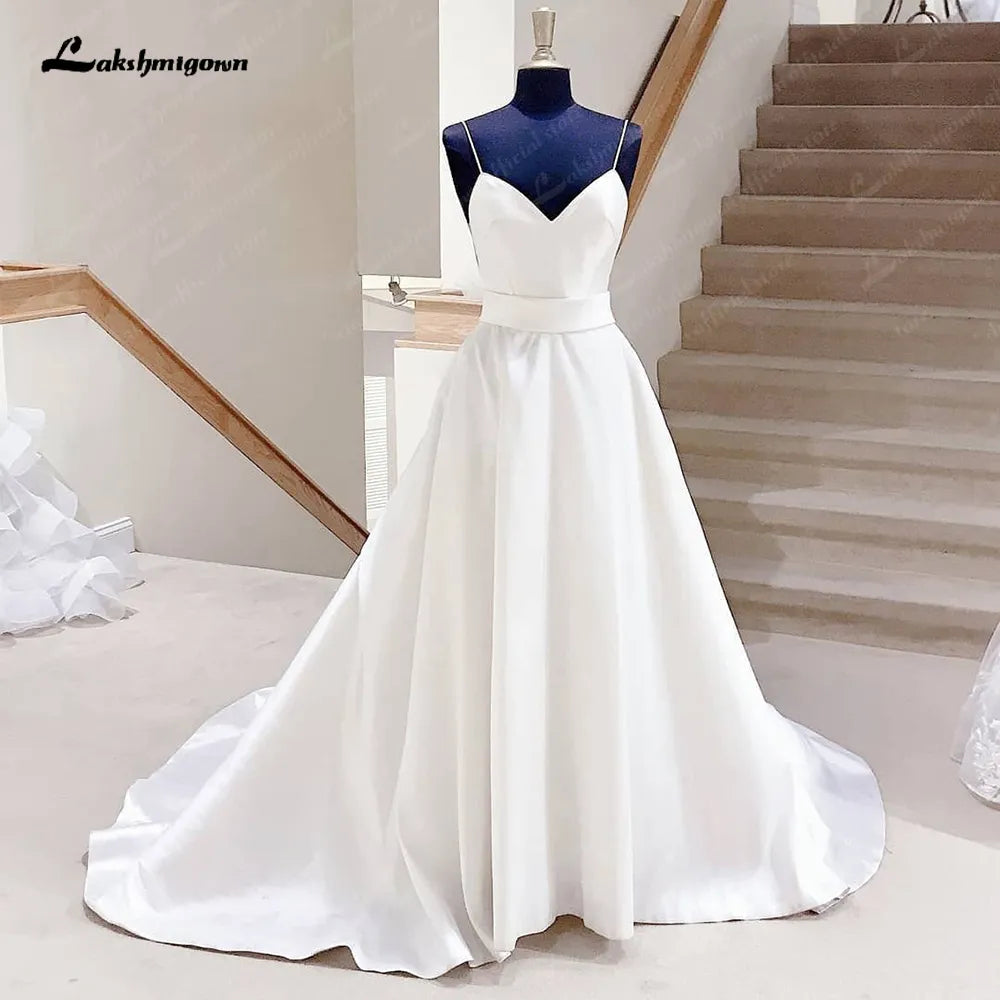 Lakshmigown Satin A Line Wedding Dresses with Bow Backless 2023 Summer Beach Robe Satin Sexy Bridal Gowns Spaghetti Straps