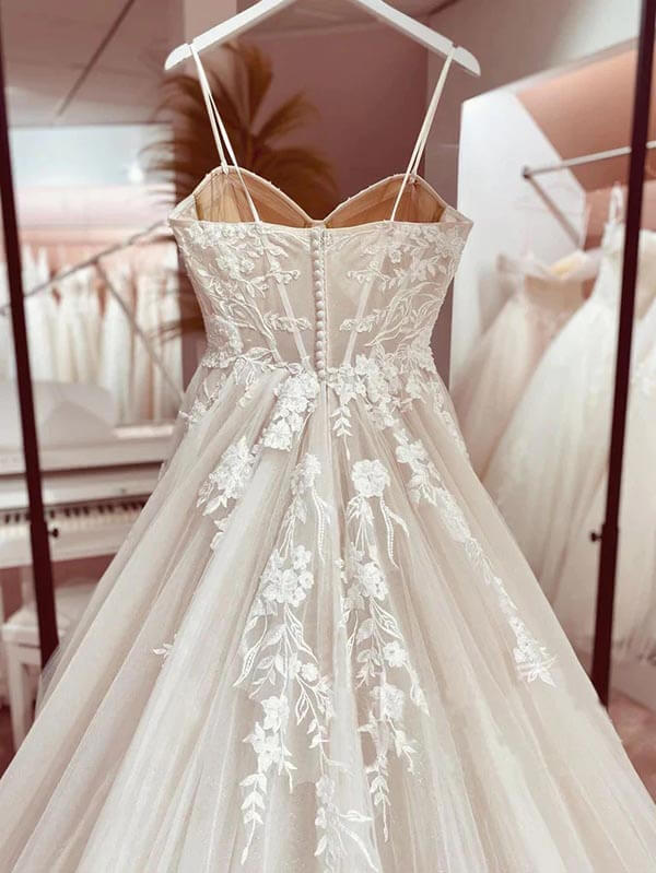 Tulle A-line Sweetheart Spaghetti Straps Wedding Dress With Appliques, MW948 | wedding dress cheap | bohemian wedding dresses | new arrival wedding dress | musebridals.com
