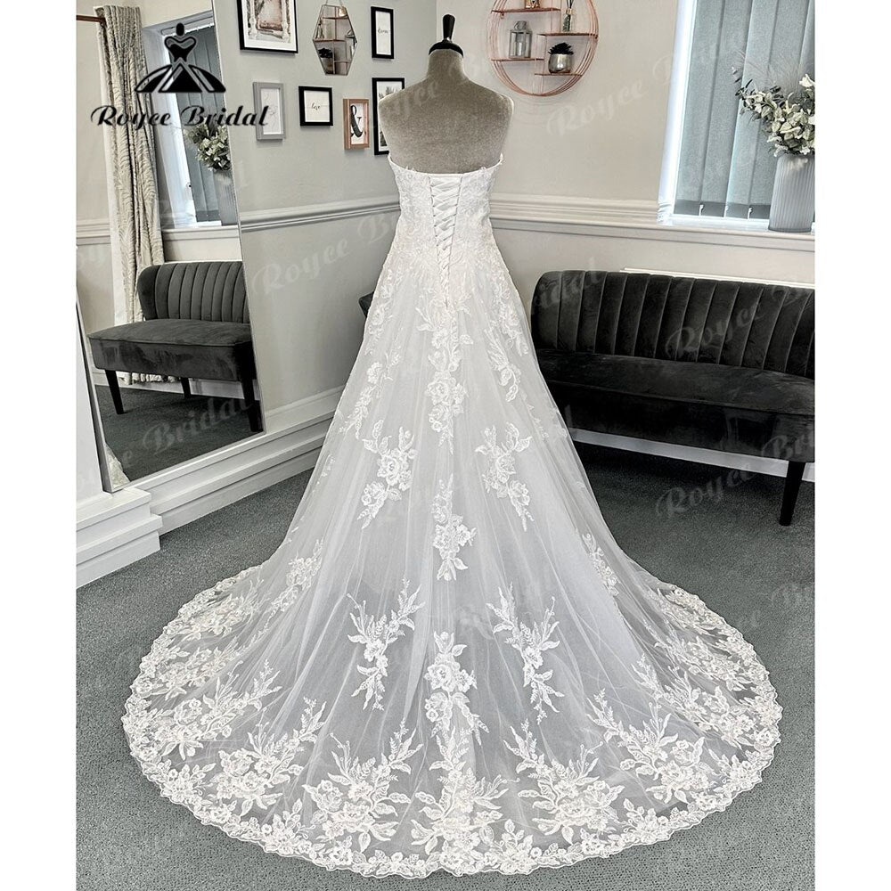 Vintage Lace Appliques V Neck Wedding Dress for Women  Sleeveless Beach Bridal Gown Custom Made Lace Up Back Roycebridal