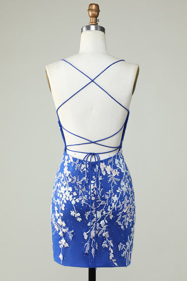 Robe de soirée courte moulante bleu roi à bretelles spaghetti et appliqués