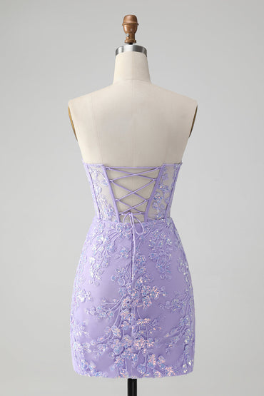 Robe de soirée courte moulante lilas élégante avec décolleté en cœur et paillettes