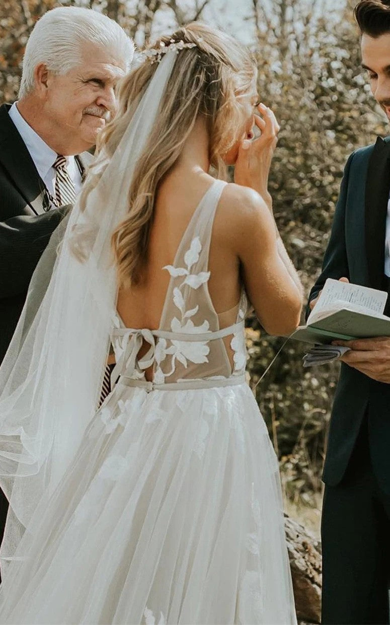 Robe fourreau courte noire asymétrique avec perles