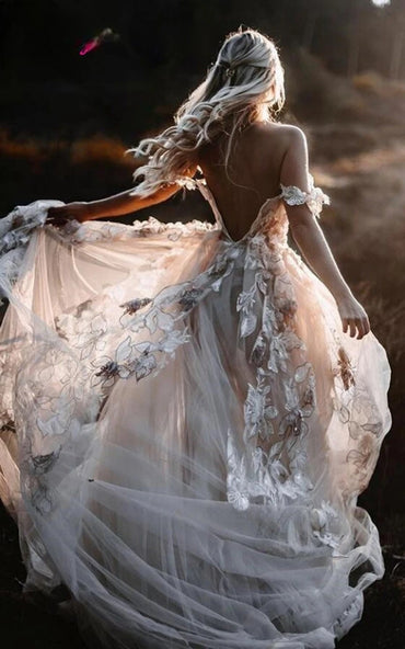 فستان زفاف من نوع A-Line بتطريزات زهور ثلاثية الأبعاد من الدانتيل وتصميم كتف مكشوف متدفق، مصنوع حسب الطلب ومخصص