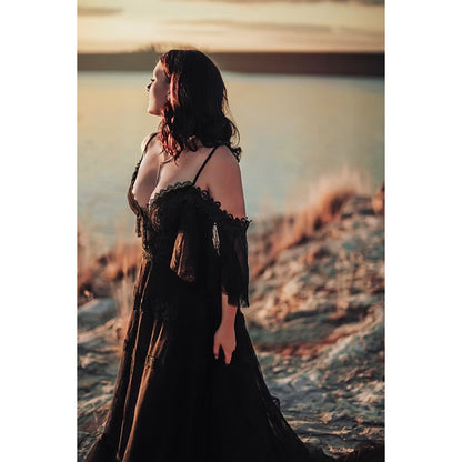 Sexy Sweetheart Neck Spaghetti Straps Off the Shoulder Short Cap Sleeve Lace Appliques Tulle A Line Gothic Black Wedding Dress