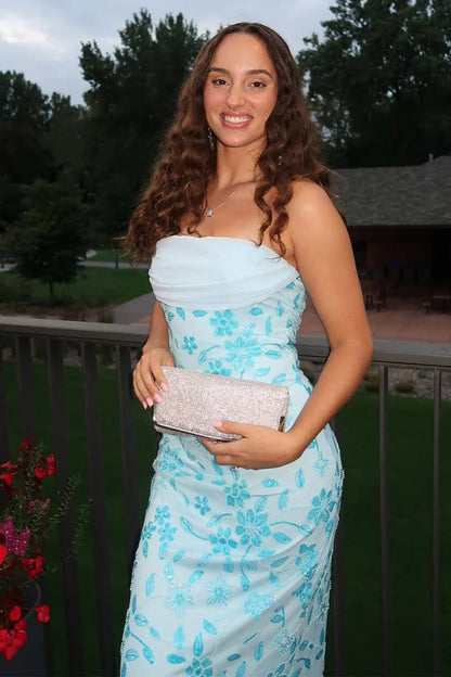 Blaues Neckholder-Abschlussballkleid mit Plissee und Ausschnitten aus Satin in A-Linie